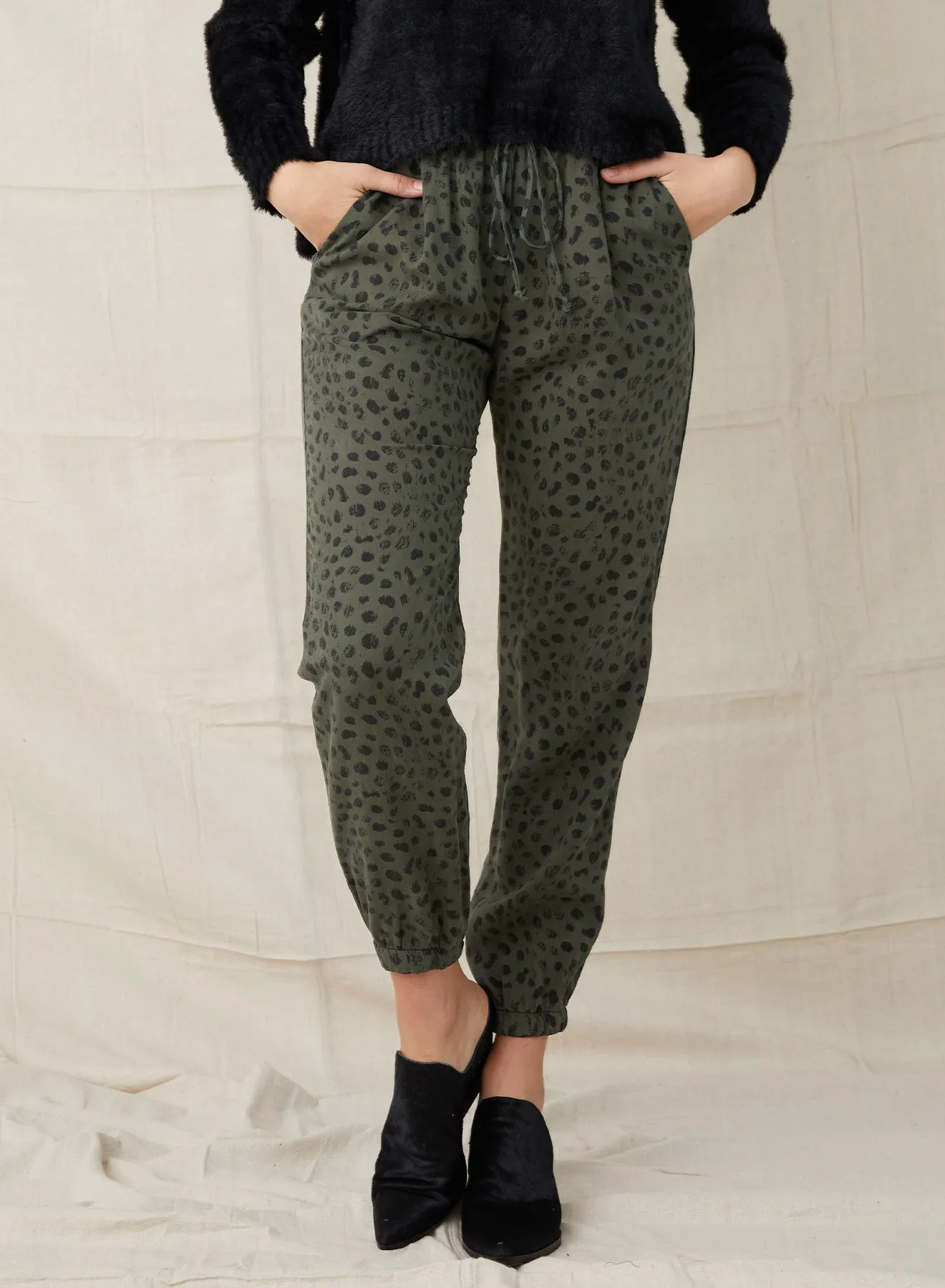 Pleat Front Dark Ivy Jogger