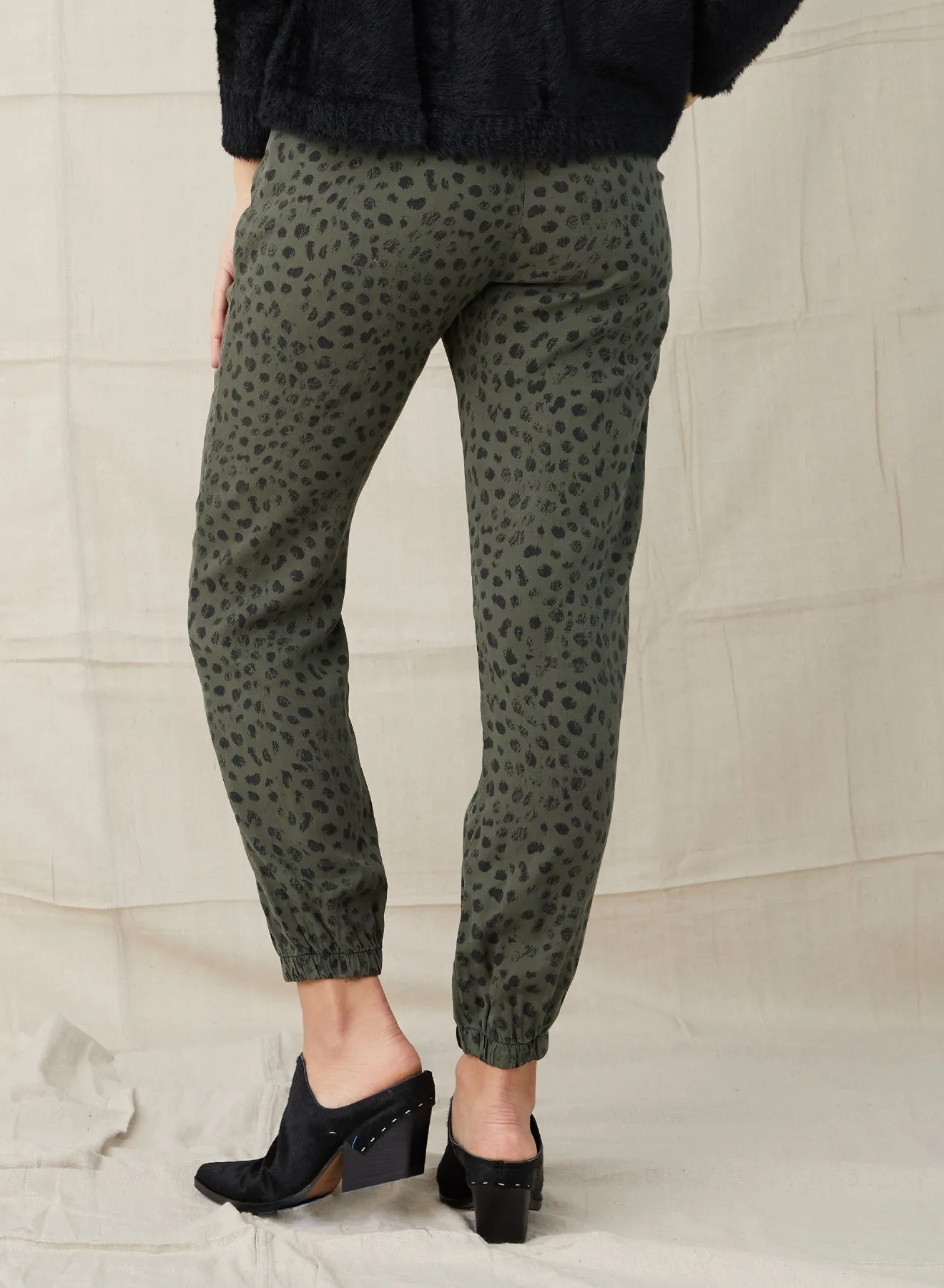 Pleat Front Dark Ivy Jogger