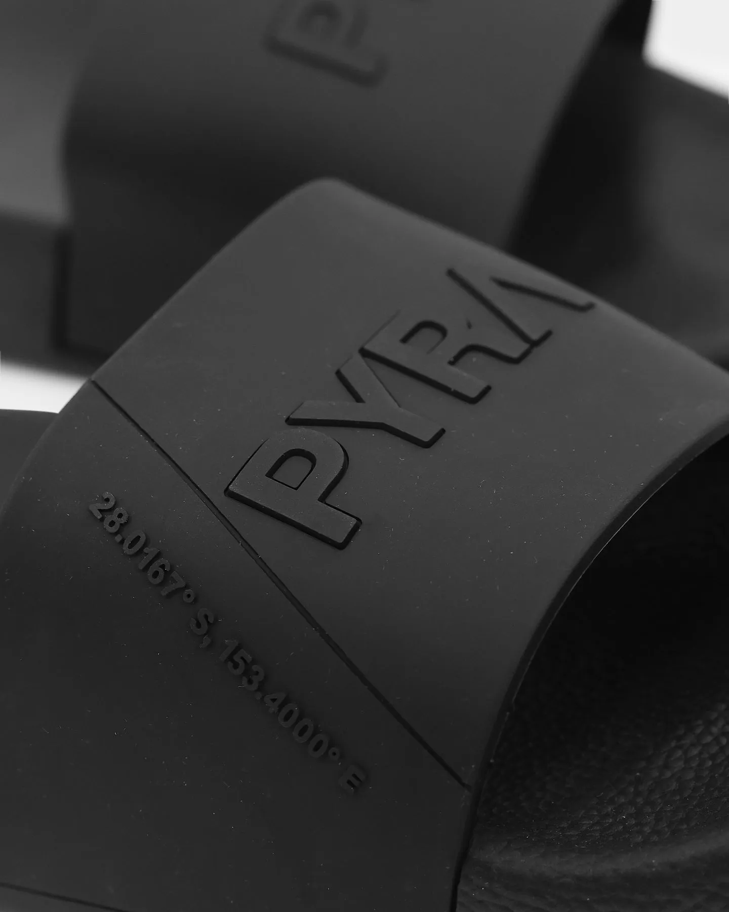 PYRA Location Slides Black/Black
